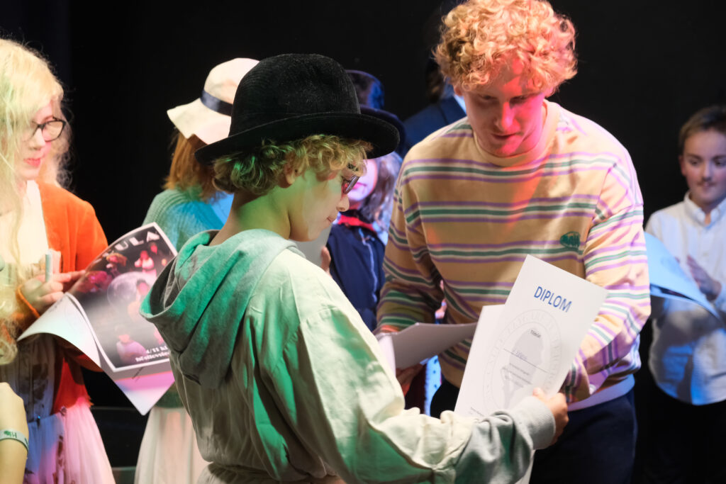Prova på teater för barn och ungdomar på skolans lov